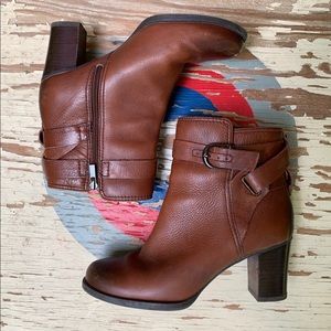 Clarks Ankle Boot w/ Buckle Size 8